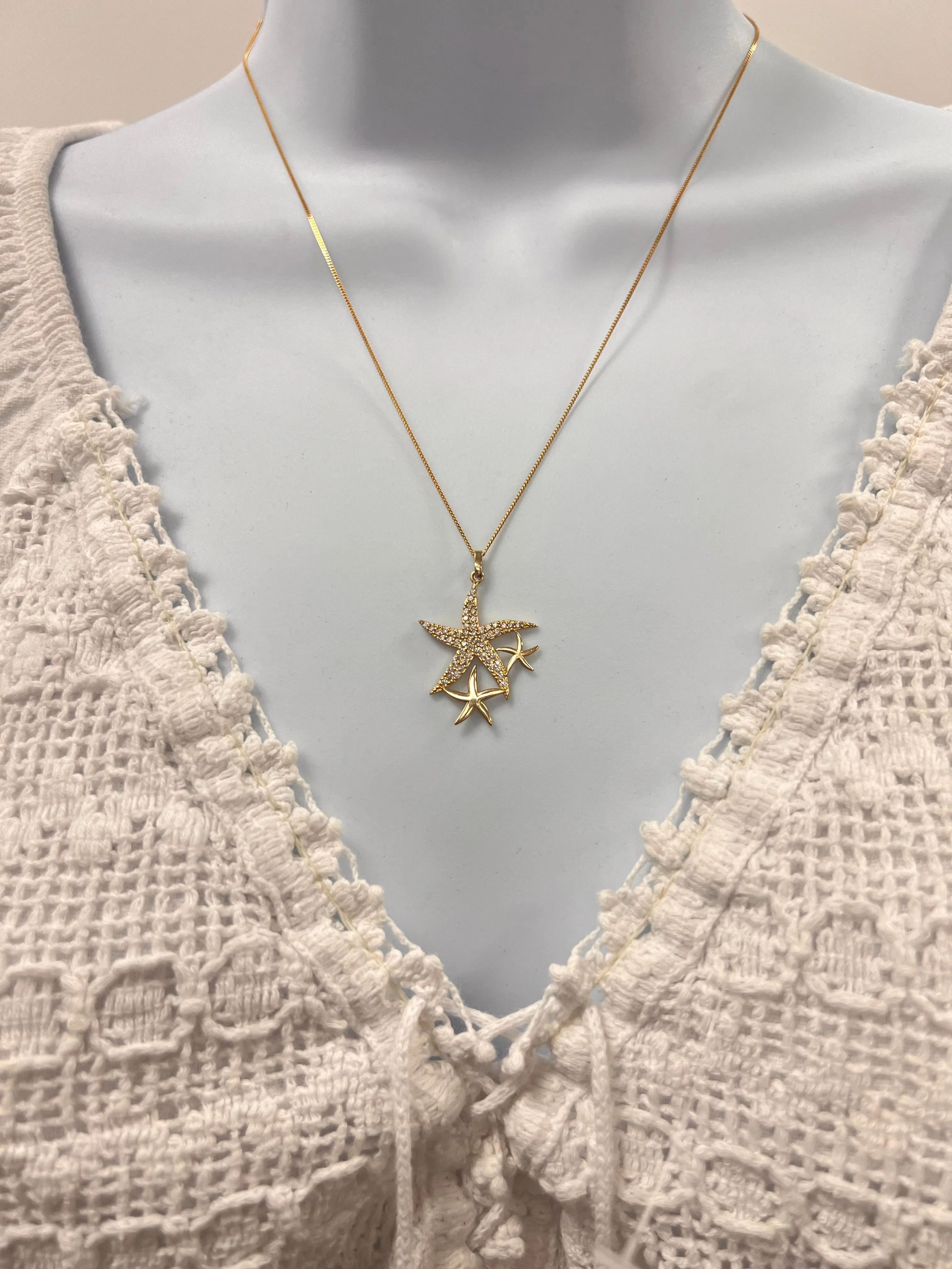 10k Yellow gold Stars pendant necklace-03