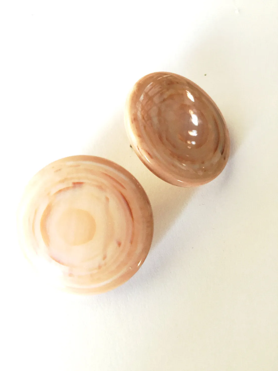 Beige Marbled Mod Disc Lucite Stud Earrings