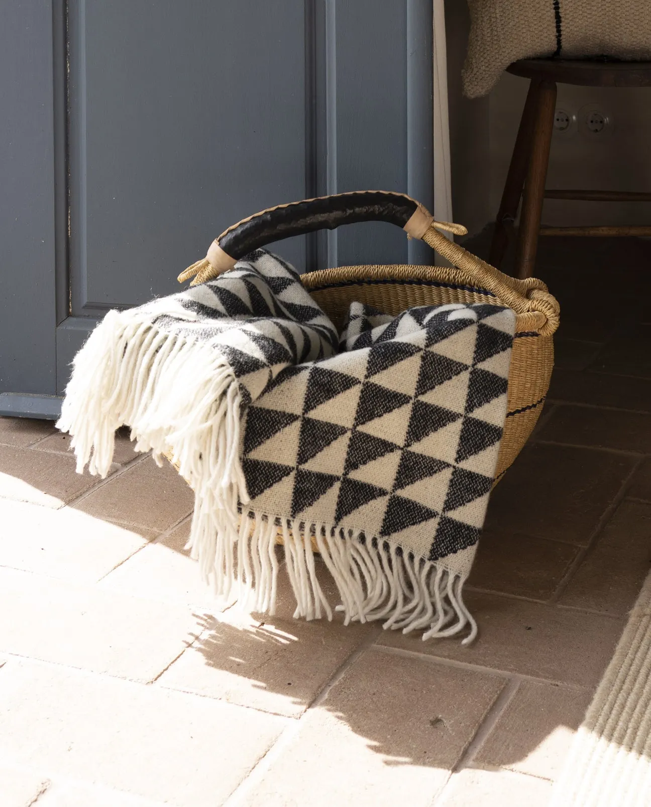 Canelas-Casa Wool Blanket in Cream / Black