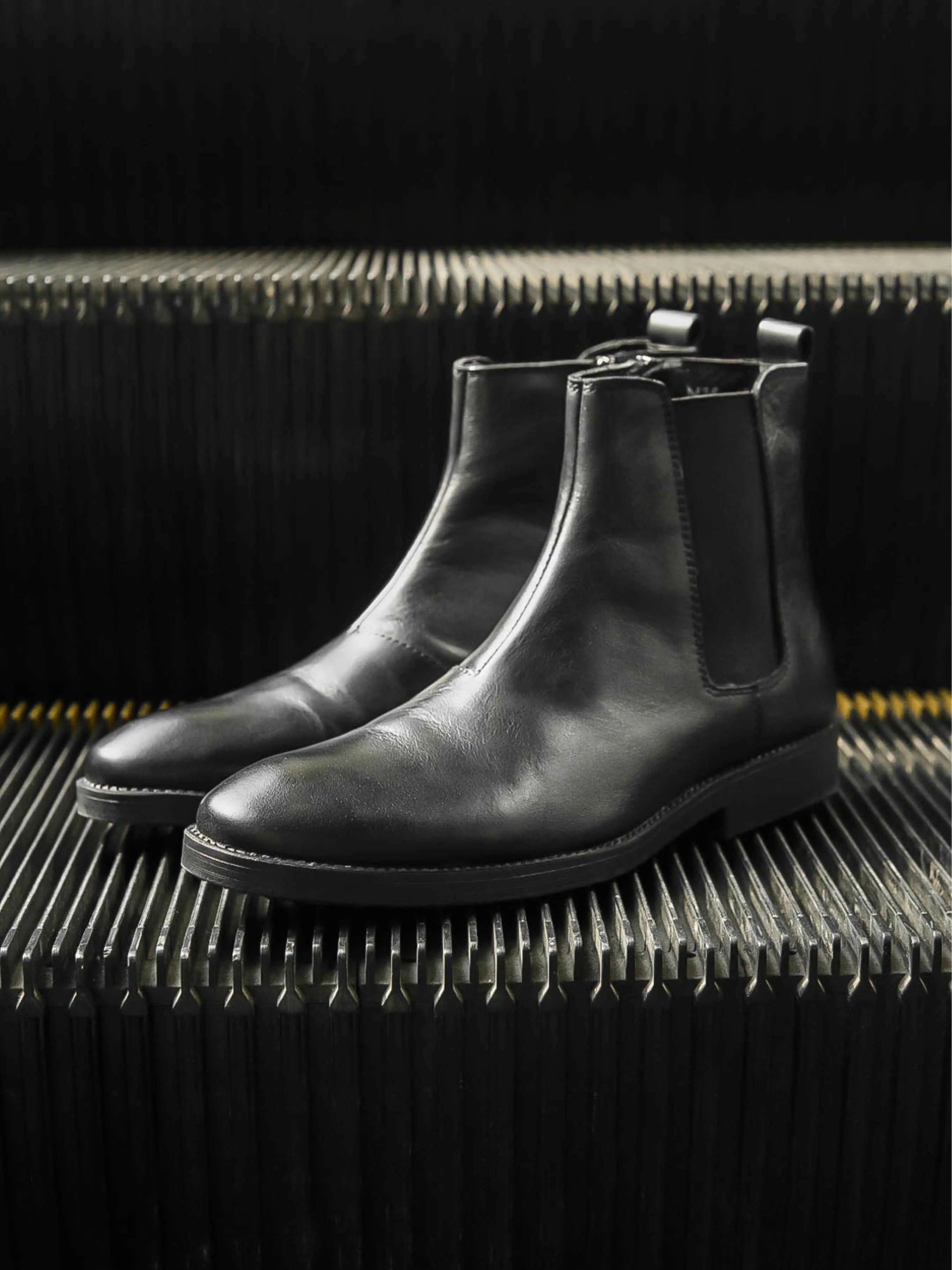 Chelsea Boots With Zipper - Solid Black Leather (Crepe Sole)