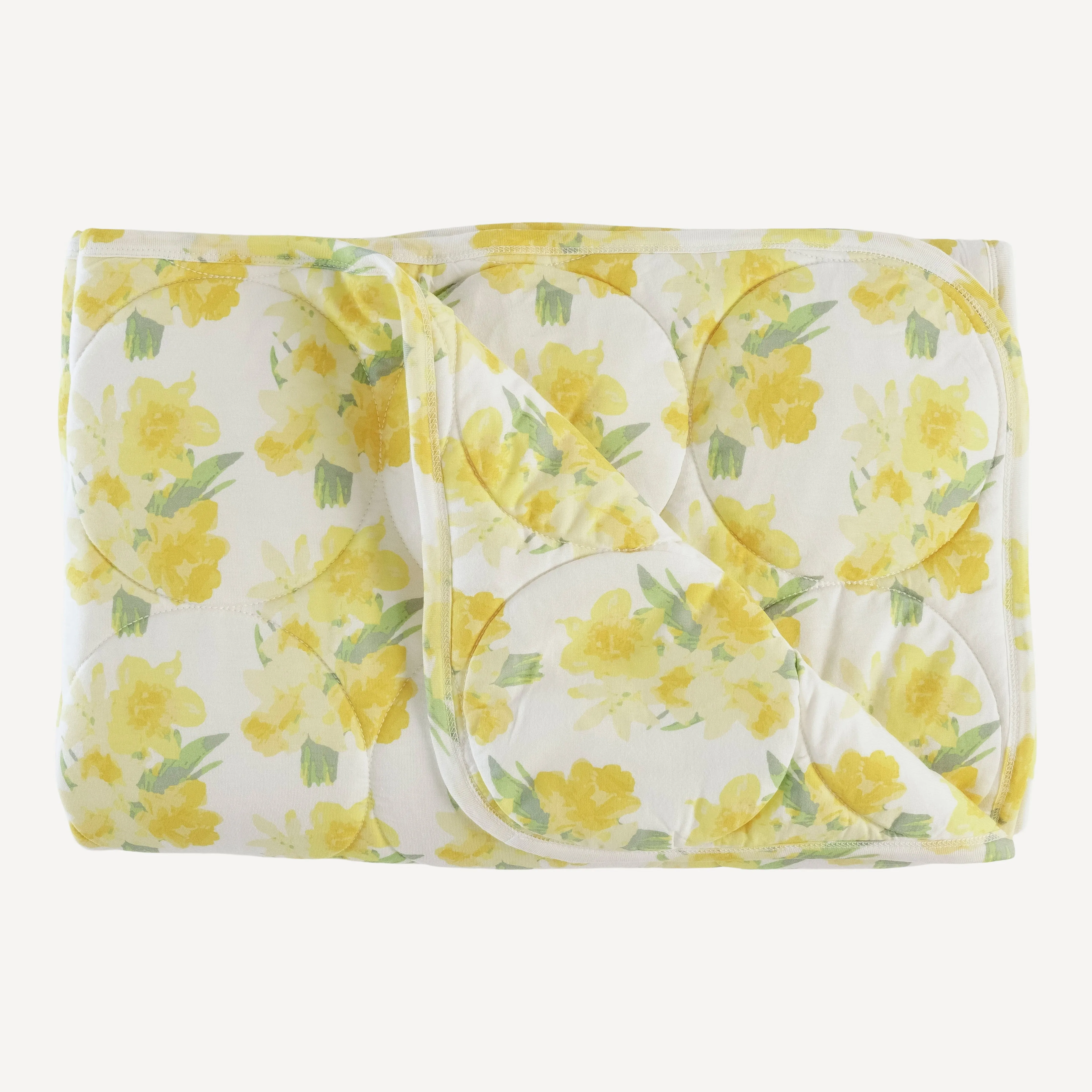 classic circle quilt | watercolor daffodil | lenzing modal