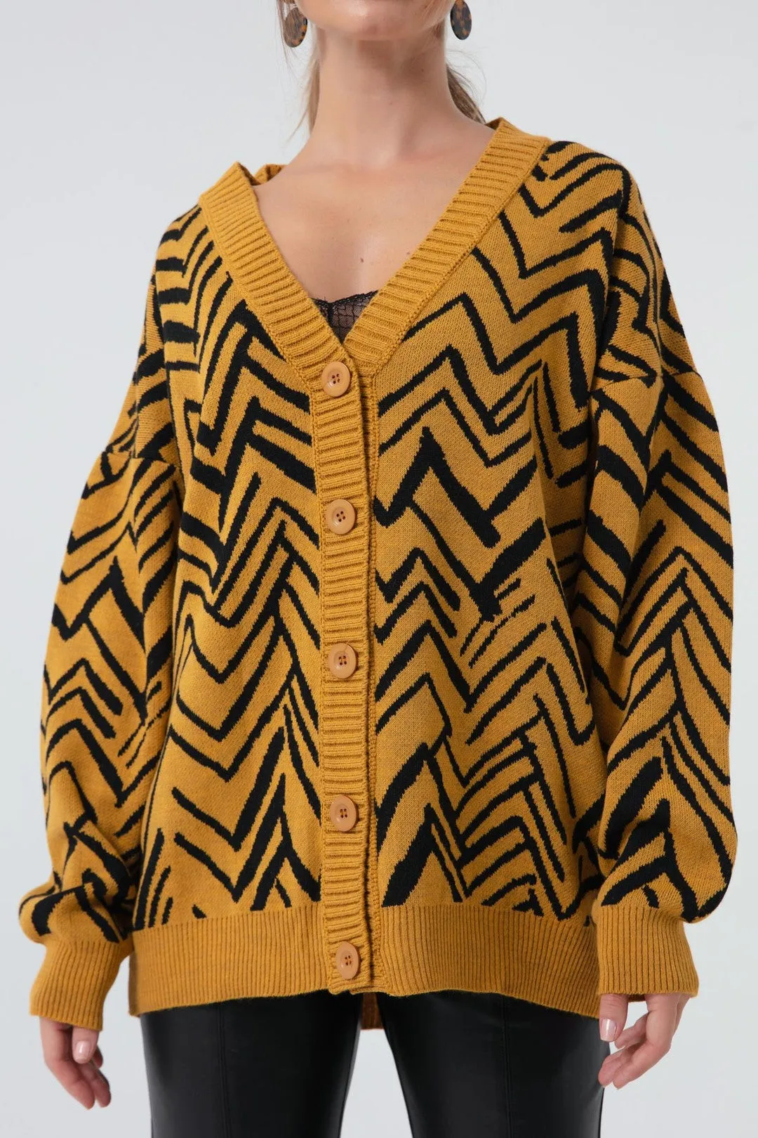 Female Zigzag Pattern Knitwear Cardigan