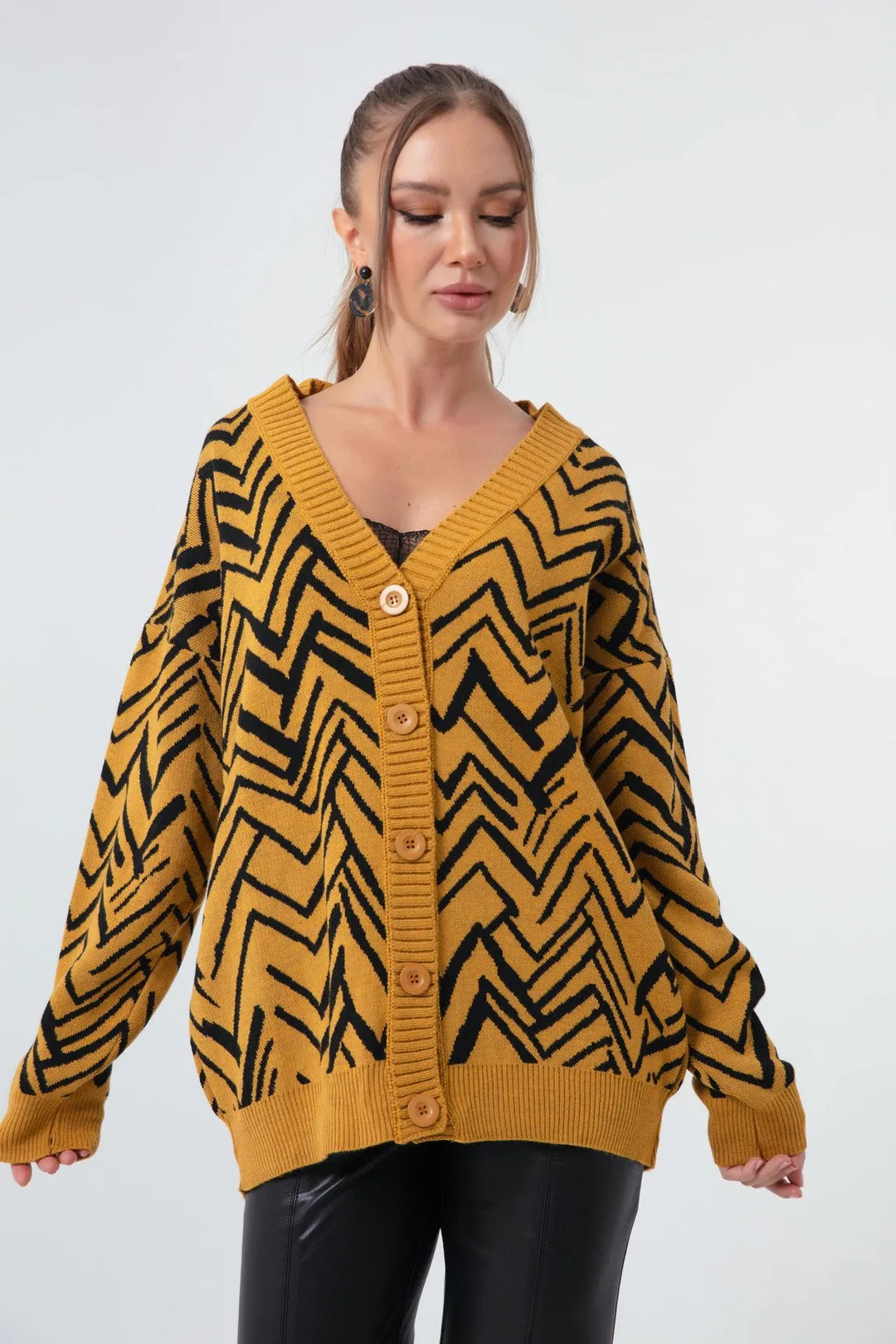 Female Zigzag Pattern Knitwear Cardigan