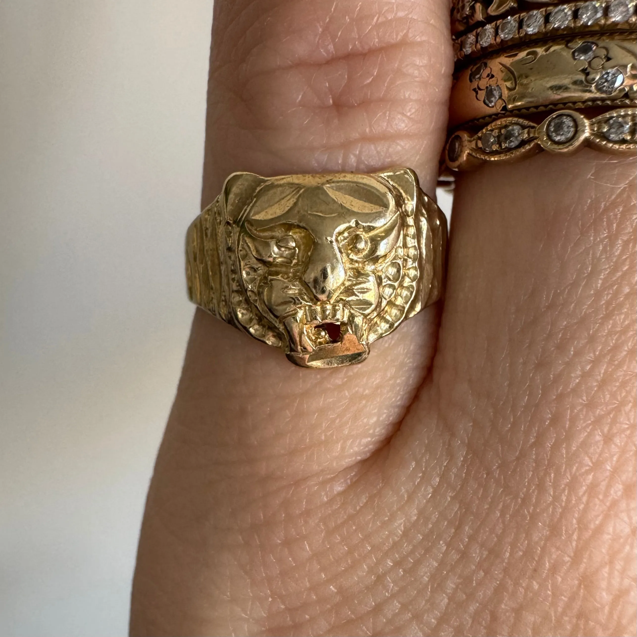 P R E - L O V E D // snaggletooth tiger / 10k yellow gold tiger face ring / size 4