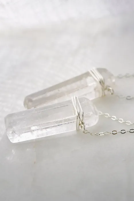 QUARTZ SILVER PENDANT NECKLACE